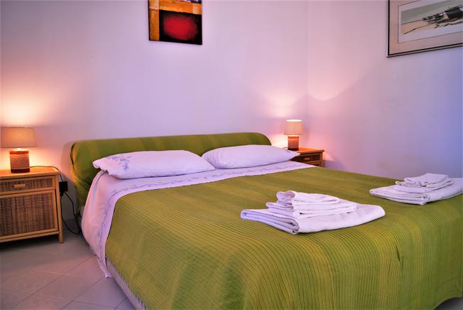 Schlafzimmer mit Doppelbett Schlafzimmer mit Doppelbett